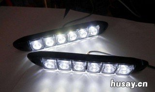 汽车大灯一闪一闪的怎么回事? 汽车大灯一闪一闪的怎么回事视频