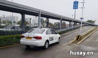 倒车入库如何判断与库角的距离 倒车入库如何判断与库角的距离关系