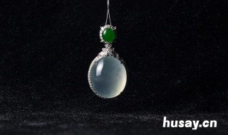 玉髓和翡翠 玉髓和翡翠肉眼能分辨出来吗