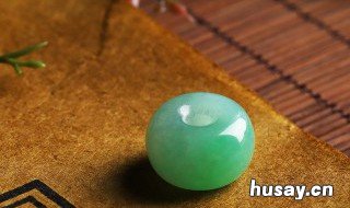 翡翠的色和种水哪个重要 翡翠颜色和种水