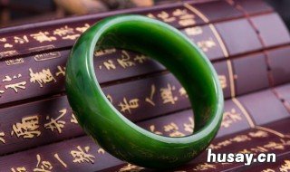 如何看玉镯的种水 怎样判断翡翠手镯的种水
