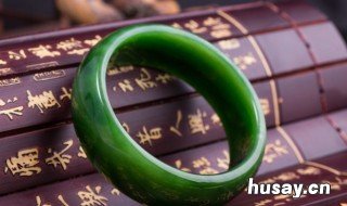 翡翠手镯怎么看品质 翡翠手镯品相怎么看