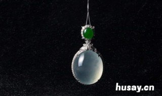 普通人怎么辨别翡翠手镯真假 翡翠和玉戴哪个手