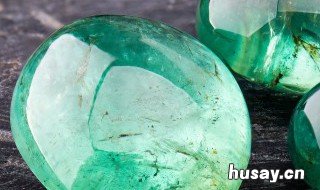 红色翡翠原石 红色玉原石