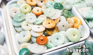 翡翠挂件雕鹿是什么意思 翡翠挂件梅花和鹿的寓意