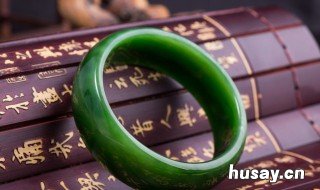玉镯子翡翠 翡翠手镯是玉镯吗