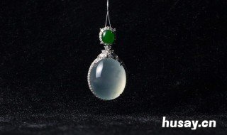 翡翠原石的癣 翡翠原石的癣喷色