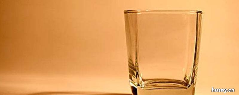 玻璃杯上的贴纸胶痕迹怎么去除 杯子上的贴纸撕掉有胶怎么办