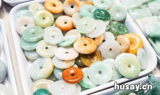 市场上经过染色的翡翠叫什么 市场上经过染色的翡翠能买吗