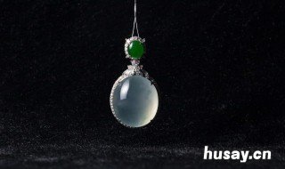 翡翠挂件用什么链子 挂翡翠用什么款式的金链子