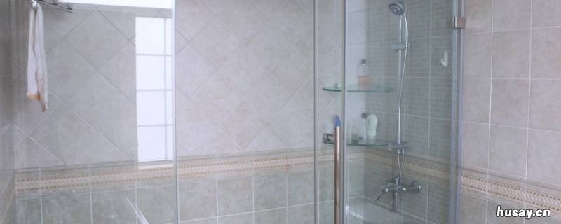 卫生间的玻璃门上的污渍怎么清洗 卫生间玻璃门水渍