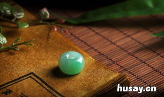 翡翠手镯哪种好 翡翠手镯种好还是色好