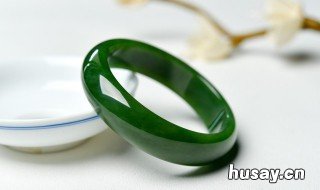 翡翠的佩戴 翡翠的佩戴风水
