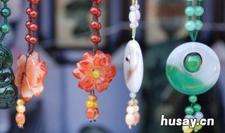 无色玻璃种翡翠价格 玻璃种无色翡翠值钱吗