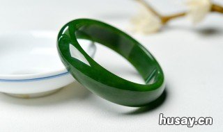 一般的翡翠手镯多少钱 一般的翡翠手镯多少钱一克