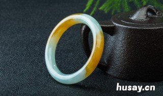 翡翠镯子的价格 翡翠镯子的价格怎么算