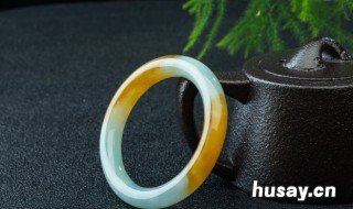 墨绿飘花翡翠手镯描写 墨绿飘花翡翠镯子图片