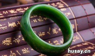 翡翠和祖母绿哪个贵 翡翠祖母绿哪个贵重