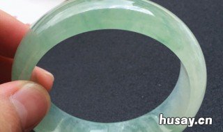 灰绿色翡翠手镯 灰绿色翡翠手镯老气吗