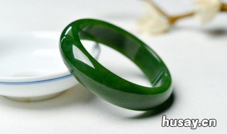 翡翠手镯文案 翡翠手镯文案简短发朋友圈