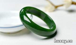 绿色翡翠 绿色翡翠五行属什么