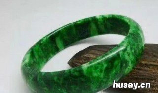 A货 铁龙生是翡翠吗 铁龙生是翡翠吗?能出翡翠证书吗?