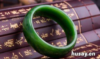 翡翠就是玉吗 玉是翡翠吗?