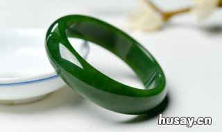 翡翠和玉一样吗 翡翠和玉有什么不一样