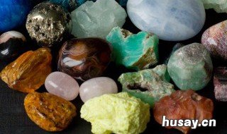 红宝石和翡翠哪个值钱 红宝石值钱还是翡翠值钱