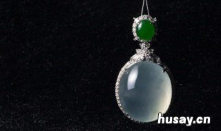 女人戴翡翠吊坠的好处 女人戴翡翠吊坠的好处和坏处