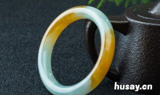 戴和田玉好还是翡翠好 戴和田玉和戴翡翠的区别