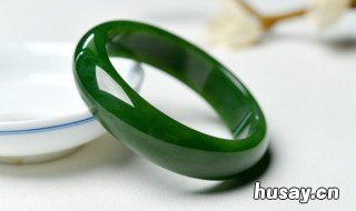 玛瑙和翡翠哪个好 盐源玛瑙和翡翠哪个好