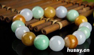 白翡翠和绿翡翠哪个好 白翡翠和绿翡翠哪个好看