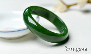 翡翠哪种绿色最好 翡翠哪个绿色更值钱