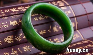 翡翠绿色代表什么寓意 绿翡的寓意