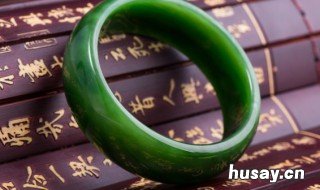 翡翠有黑点好不好 翡翠有个黑点怎么回事