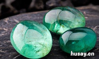 浅绿色的翡翠好不好 翡翠浅绿色好还是深绿色好